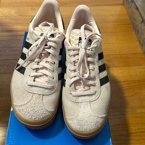 Pink and black platform gazelle 6 1/2 great condition